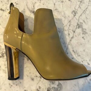 Ferragamo Boots Size 7